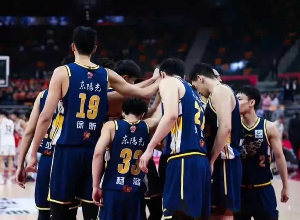 关于集结日皇家马德里备战CBA常规赛，强势反弹细节曝光，球迷炸锅，数据趋势出现新变化的信息