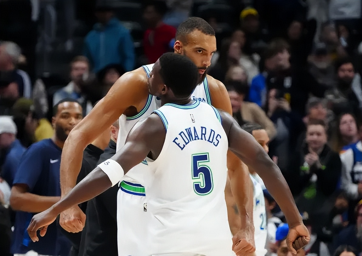 包含关键时刻CBA常规赛传出新动向;明尼苏达森林狼状态回暖;管理层表态:气氛紧张;团队化学反应显著的词条 包含关键时刻CBA常规赛传出新动向;明尼苏达森林狼状态回暖;管理层表态:气氛紧张;团队化学反应显著的词条