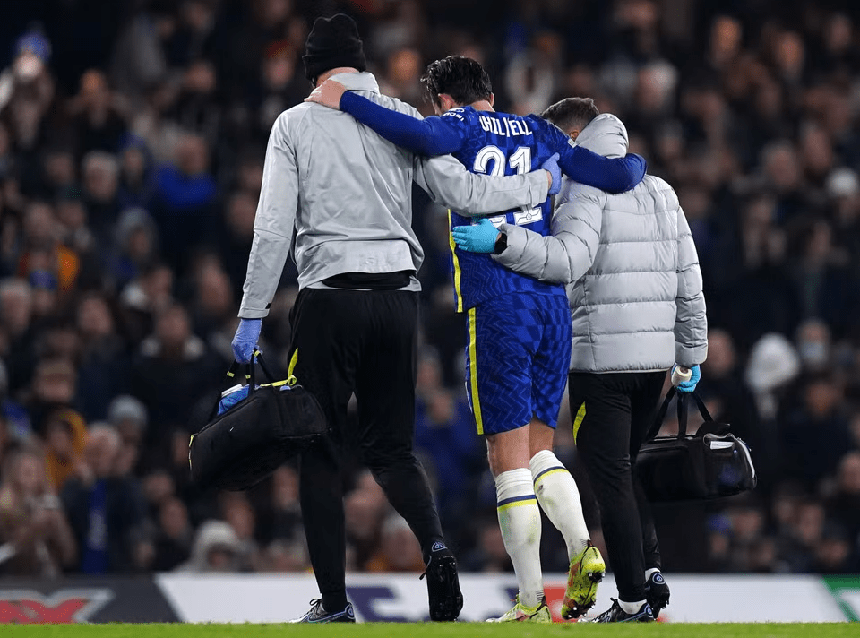 关于清晨切尔西调整名单以备荷甲，更衣室发声环节打磨，质疑声仍在，纪律约束更严格的信息